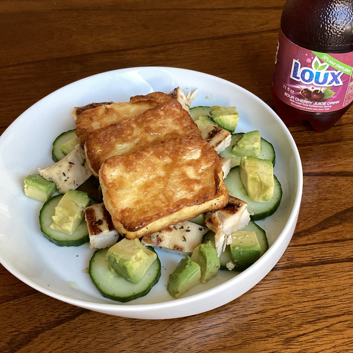 This Halloumi and Avocado Salad is a great way to get more vegetables in my diet #bayarea #foodblog #foodblogger #cookwithzee #homecooking -  cookwithzee.blogspot.com/2025/06/hallou…