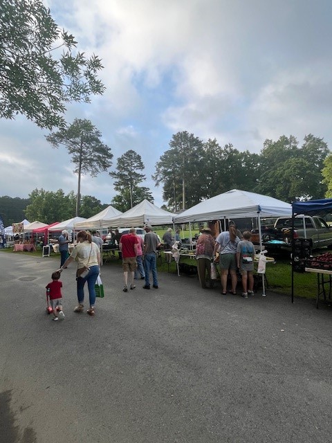 Join us at Ridge Ferry Park this Saturday 7-11 AM for a vibrant Farmer's Market! Fresh produce, local goodies &amp; fun await! 🥕🍅 #SupportLocal