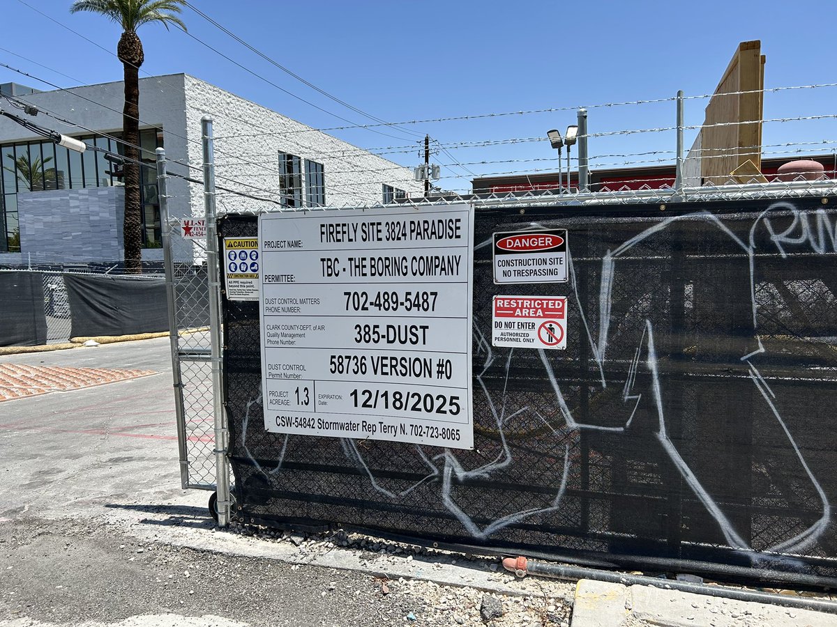Mic_VegasSphere's tweet image. UPDATE BORING COMPANY Vegas Loop Firefly station on Paradise Rd.
Interesting they call this site Firefly. I was a well known local restaurant that moved during Covid. Lots of progress here it’s difficult to photograph though. Not sure if the ramp is temporary for…