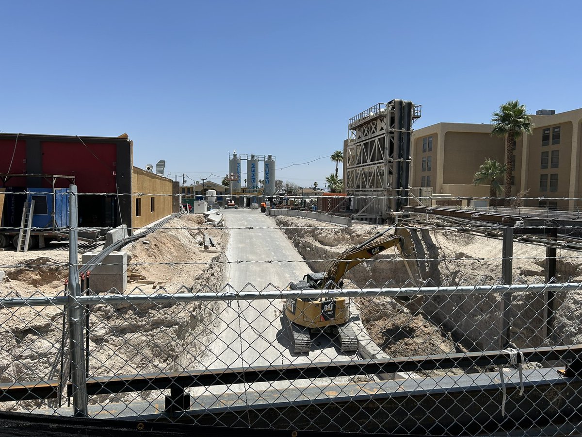 Mic_VegasSphere's tweet image. UPDATE BORING COMPANY Vegas Loop Firefly station on Paradise Rd.
Interesting they call this site Firefly. I was a well known local restaurant that moved during Covid. Lots of progress here it’s difficult to photograph though. Not sure if the ramp is temporary for…