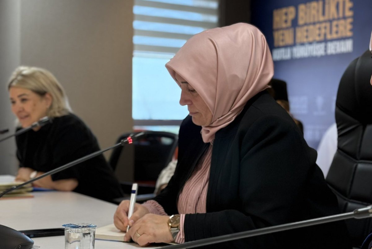 Gülayşe Durak (@gulaysedurak) on Twitter photo 📍AK PARTİ SAMSUN
İL BAŞKANLIĞI
İl Kadın Kolları Başkanımız <a href="/avtugcedagdemir/">Tuğçe Dağdemir Muslu</a> ve İl Başkan Yardımcılarımız ile birlikte birim ve faaliyetlerini değerlendirdik.
Kadınlarla Güçlü Türkiye Yolunda
<a href="/AKKADINGM/">AK Parti Kadın Kolları</a>
<a href="/tugbaisikercan/">Tuğba IŞIK ERCAN</a>
<a href="/tulaykaynarca/">Tülay Kaynarca</a>
<a href="/rukiye_toy/">Rukiye Genç Toy</a>
<a href="/havvasabuncuog1/">havva.sabuncuoglu</a> 📍AK PARTİ SAMSUN
İL BAŞKANLIĞI
İl Kadın Kolları Başkanımız <a href="/avtugcedagdemir/">Tuğçe Dağdemir Muslu</a> ve İl Başkan Yardımcılarımız ile birlikte birim ve faaliyetlerini değerlendirdik.
Kadınlarla Güçlü Türkiye Yolunda
<a href="/AKKADINGM/">AK Parti Kadın Kolları</a>
<a href="/tugbaisikercan/">Tuğba IŞIK ERCAN</a>
<a href="/tulaykaynarca/">Tülay Kaynarca</a>
<a href="/rukiye_toy/">Rukiye Genç Toy</a>
<a href="/havvasabuncuog1/">havva.sabuncuoglu</a>