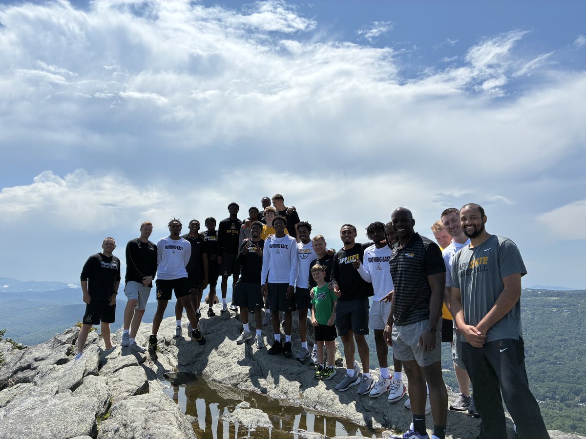 Love where you live!

📍 Grandfather Mountain ⛰️ 

#TakeTheStairs