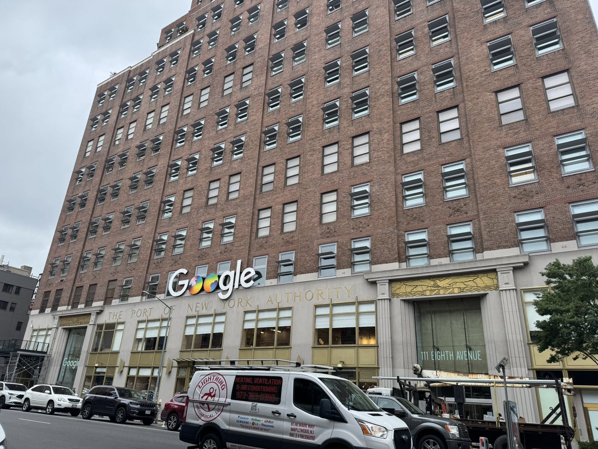 jraad27's tweet image. I did it. Today I left Google.
After 2 years, 3 months, and 3 weeks, I’m turning in my badge and moving on.
It’s been an incredible two years filled with amazing people, lots of learning, and countless memories, and I’m very grateful for my time there.
But it was time to go.