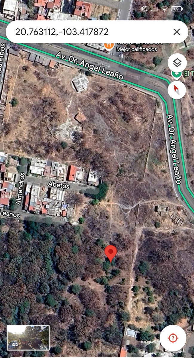 Varios sujetos están colocando un tejaban y perforando un arroyo del área natural protegida del #Nixticuil. Vecinos denuncian que los acaban de amenazar con un #arma de fuego. Es la misma zona incendiada en su totalidad hace un mes . Aquí la ubicación <a href="/InspZapopan/">Dirección de Inspección y Vigilancia</a> <a href="/ZapopanGob/">Gobierno de Zapopan</a>