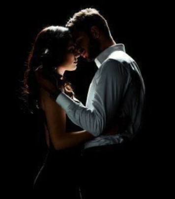 لا يليقُ بنا
سوى أن نكونُ معًا
هذهِ البهجة
قائِمة على تواجدنا برفقةِ بعضنا البعض
أدعوا الله
ألا يريني يومًا تغيبُ فيه شمسْك
عن حياتي.
#نبض_الوناسه_للدعم