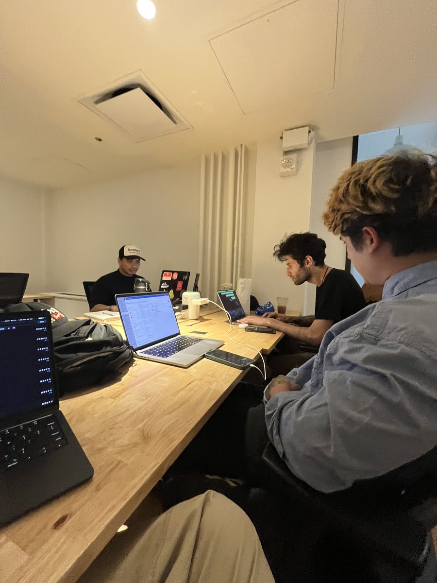 Just 2 guys pioneering the cracked X   livestreaming meta 

Just wait…

<a href="/hiiinternet/">Seb, goated arc</a> and <a href="/alialobai1/">Ali Alobaidi</a> 👨‍🍳👨‍🍳