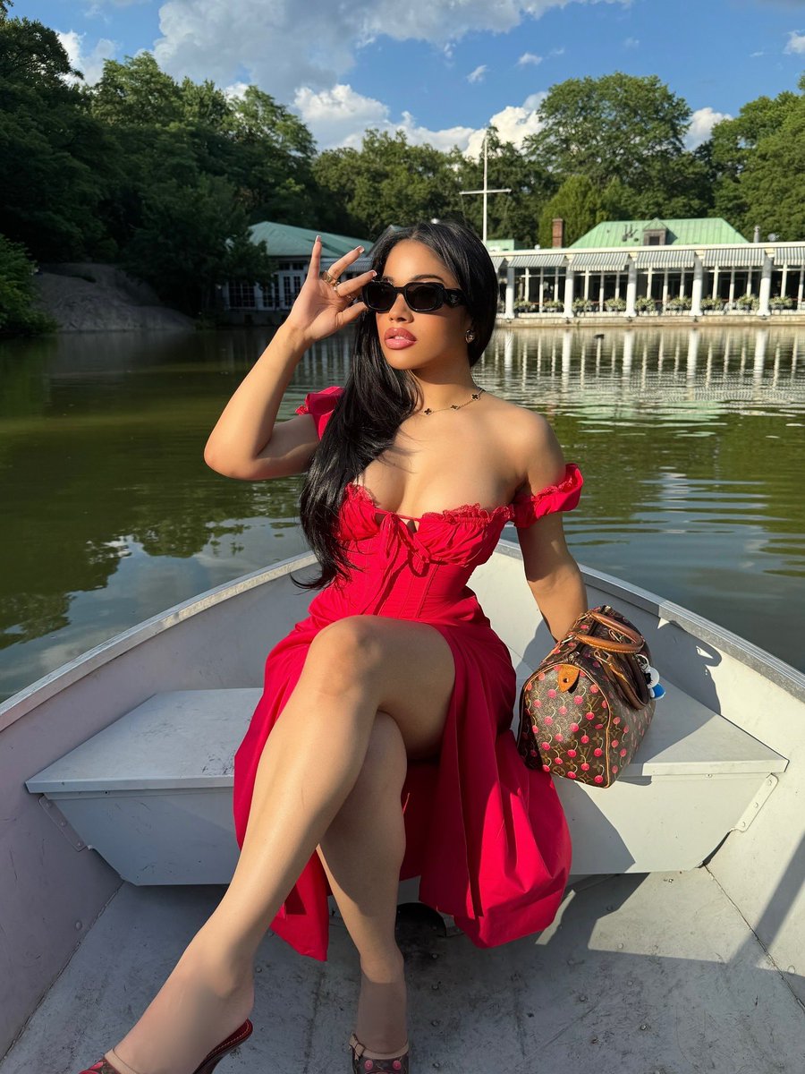 HennessyCx3's tweet photo. 🍒🗽🍎 https://t.co/ioXEO1G29A