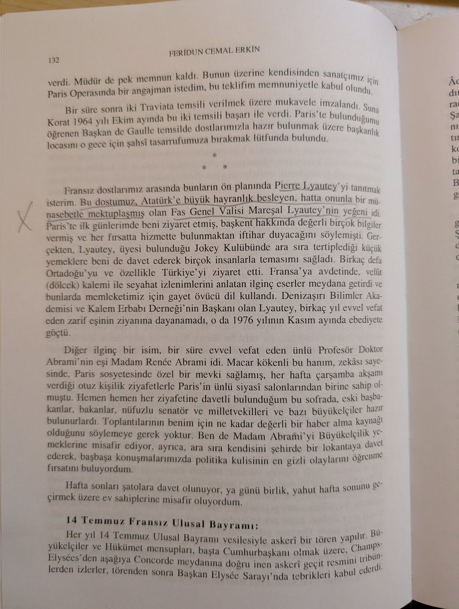 1)
Dışişleri eski bakanı F.C.Erkin cehaletinden mi bilinmez, Fas Genel Valisi Mareşal Lyautey'den "Atatürk hayranı" olarak bahsediyor. Halbuki Lyautey, ajan olarak kullandığı sözde gasteci Berthe Gaulis'in kendisine yazdığı aşağıdaki 21.12.1922 tarihli mektubu vasıtasıyla➡️