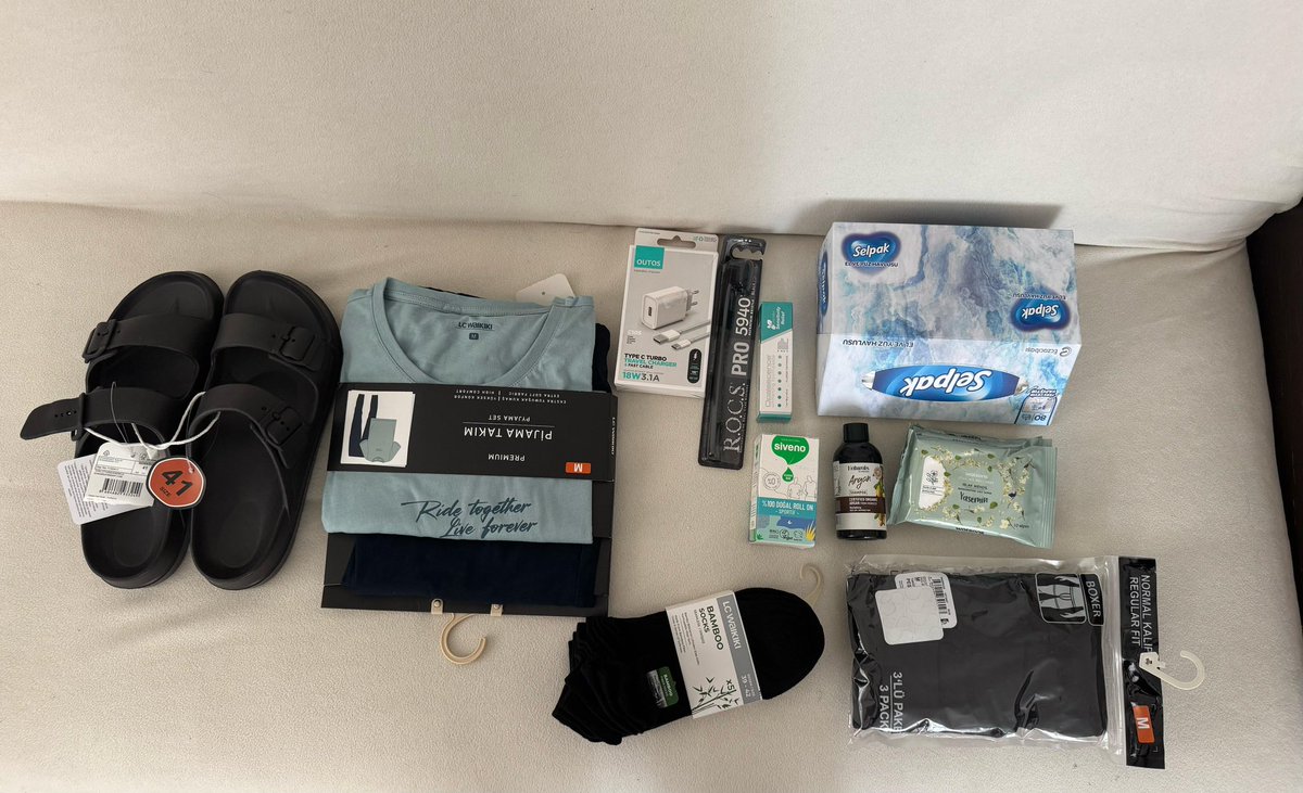 irohemmi's tweet image. Sonra aşırı ısrarına ve doktorun birtakım söylemine yenik düşüp kabul ettim. Ben sadece şarj aletini getirmesini beklerken bana tutmuş bunları almış gelmiş. Hem de mesajda belirttiği bir durumda bunu yapmış. Beni tavladığı kısımlar bunlar olmuştu.. bir de Felak ve Nas okursanız…