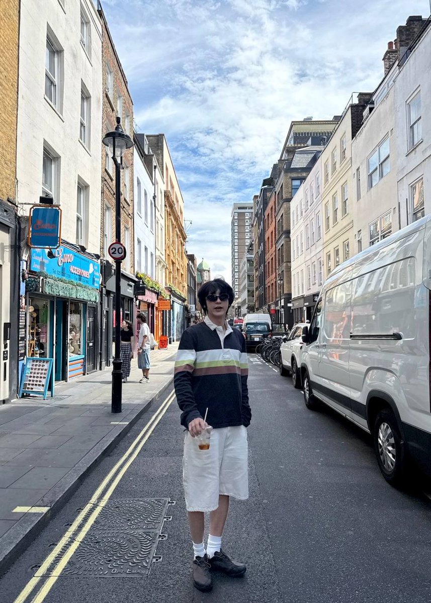 alma, 🍒 (@almyeol) on Twitter photo CHANYEOL IN LONDON~🍒✨️
#CHANYEOL #찬열 CHANYEOL IN LONDON~🍒✨️
#CHANYEOL #찬열
