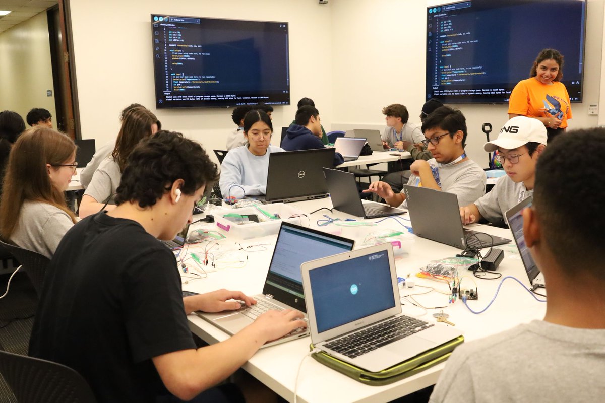 RCELConnect's tweet image. Rice ELITE Tech week 1 is wrapping up! It's been a great week with these campers and live instructors!
