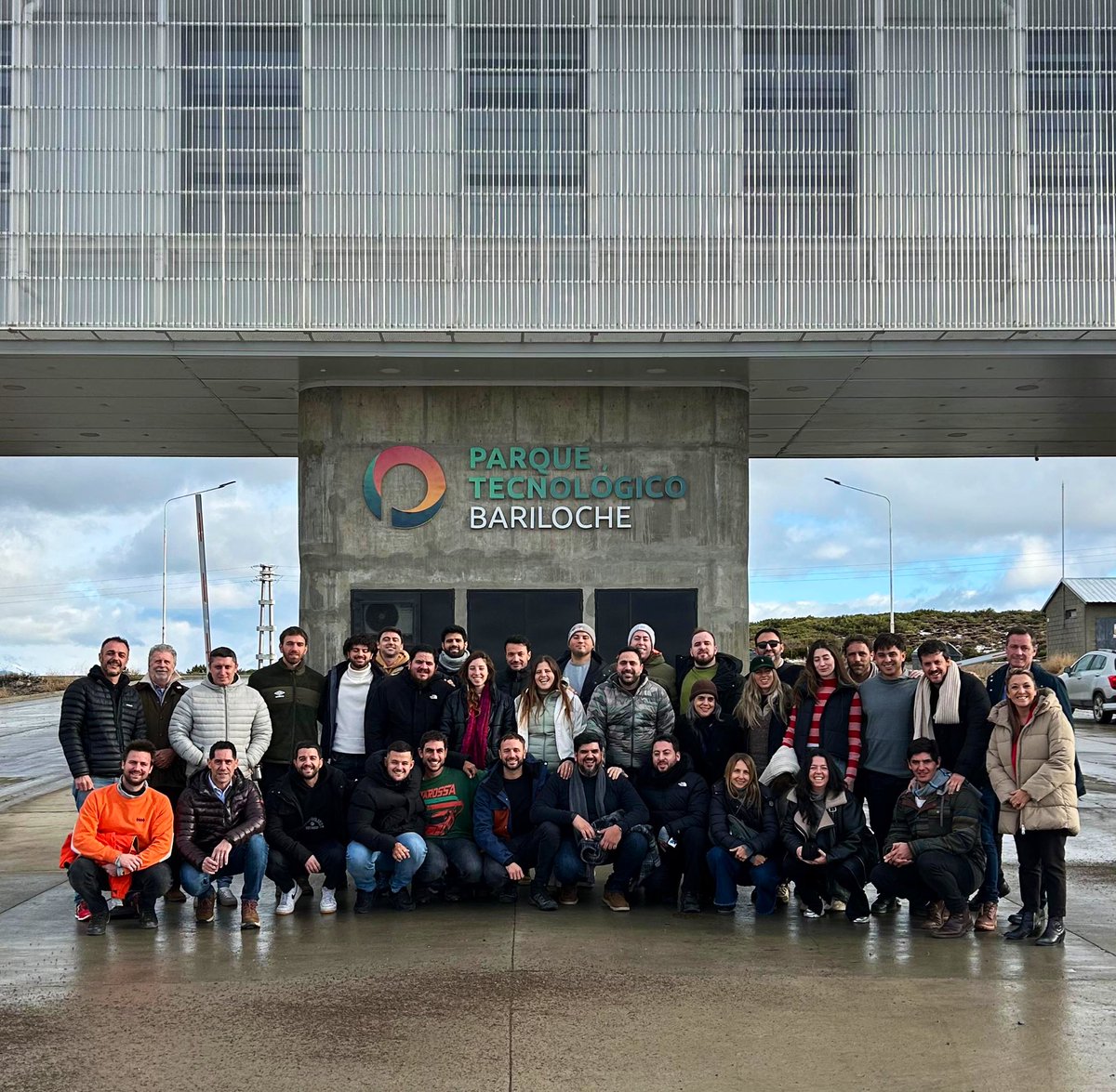 El viaje de esta semana no fue una escala más porque compartí junto a cerca de 40 empresarios uno de los primeros tours del Movimiento Industrial una comunidad de industriales 🇦🇷 que recorren el entramado productivo por todo el país 🔥⬇️

📍 San Carlos de Bariloche