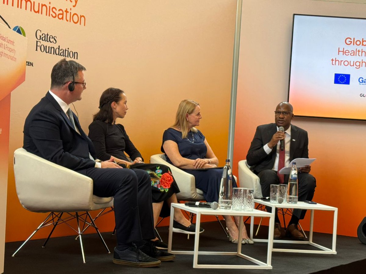 PasteurDakar's tweet image. At the #GlobalSummit on Immunisation 🇧🇪, Ms. Assietou Diouf (VaxSen) showcased IPD’s end-to-end strategy: from local vaccine production to training & innovation.
Alongside Dr. Ibrahima Sy 🇸🇳, Bill Gates & AU President João Lourenço 🇦🇴.
#IPD #Vaccines #AfricaCDC #Brussels2025