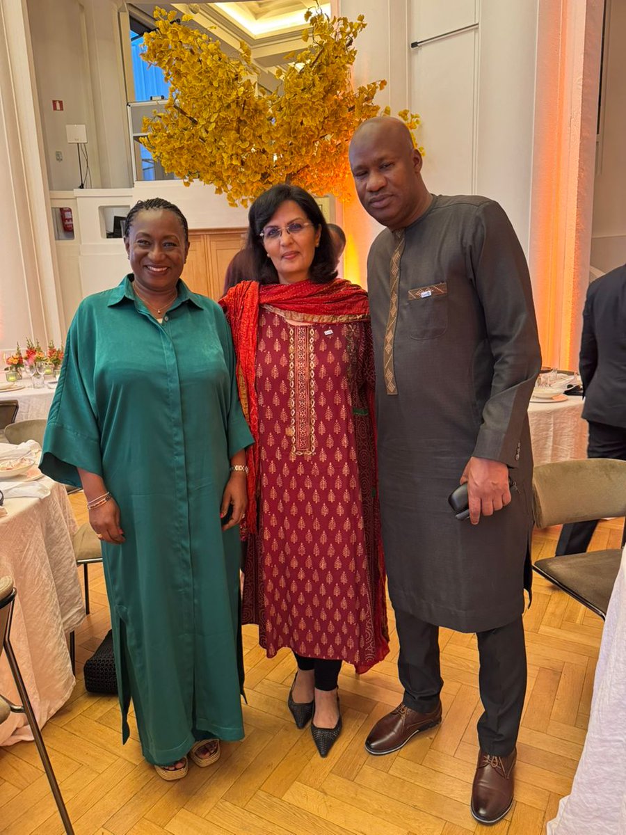 PasteurDakar's tweet image. At the #GlobalSummit on Immunisation 🇧🇪, Ms. Assietou Diouf (VaxSen) showcased IPD’s end-to-end strategy: from local vaccine production to training & innovation.
Alongside Dr. Ibrahima Sy 🇸🇳, Bill Gates & AU President João Lourenço 🇦🇴.
#IPD #Vaccines #AfricaCDC #Brussels2025