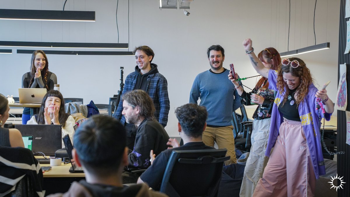 Creator Economy Vol. II by <a href="/NewtroArts/">Newtro</a>, <a href="/flixxo/">Flixxo</a> &amp; <a href="/somoswhabbit/">WHABBIT</a> 

🎨 Kicked off with a workshop by <a href="/IrisSIrisR/">IrisS</a>, and the vibe was on point — creative code, debates, beers, and stencil art took over the space.

Special shoutout to <a href="/APRENDOlatam/">APRENDO 👋🏼</a>... And we’re just getting started!