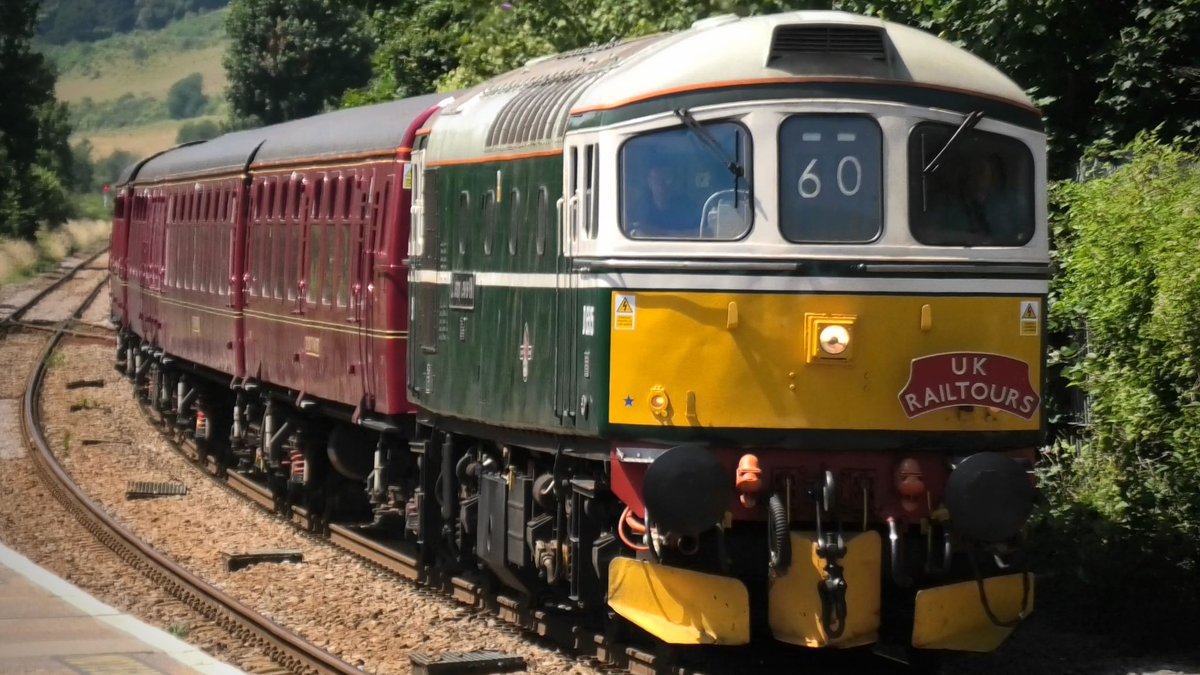 lukehouse313's tweet image. 33012 Lt Jenny Lewis RN + London Transport 4TC Passes Dorking West For Tonbridge