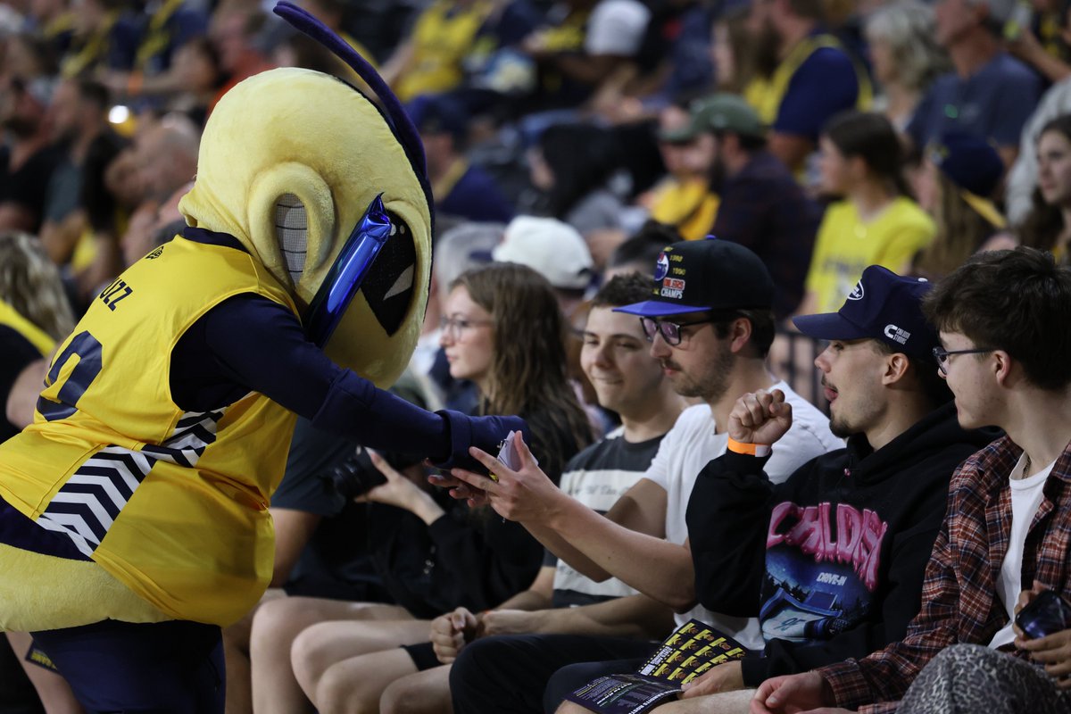 Beat the Sunday scaries with us!
This Sunday we take on the Scarborough Shooting Stars at 4:00 pm.
No better way to beat the scaries than avoiding them all together at a basketball game😉