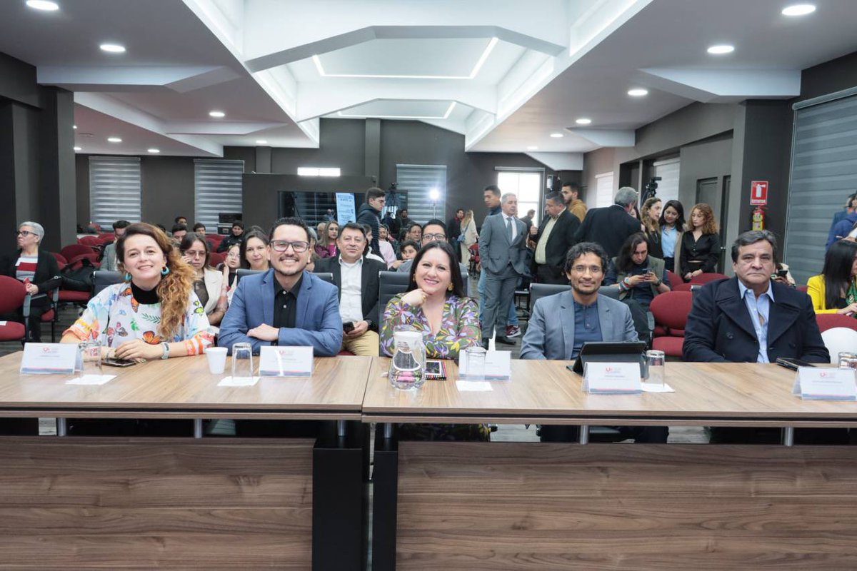 Los 5️⃣ finalistas de #SoloDeCienciaEc competirán por el primer lugar.

🏆 El ganador se llevará:

✈️ Viaje a las Islas Galápagos
🏨 3 noches de hospedaje
🔬 Y el ser la voz científica de #ElNuevoEcuador

¡Seguimos fortaleciendo la divulgación científica!