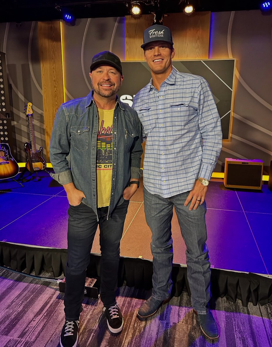 CodyAlan's tweet image. ParkerMcCollum stopped by to spill on his phenomenal @ParkerMcCollum album, learning country music on a ranch, and the truly horrifying thing he and his wife found in the bathroom🚽💀 Consider your new irrational 🐍 (or rational?) fear unlocked. On @highwaysiriusxm @SIRIUSXM