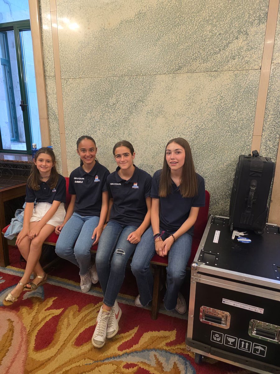 La #CanteraSPB, presente en el pregón de fiestas 👏👏👏

Integrantes de nuestros equipos masculinos y femeninos se han sumado al evento. 

¡Felices fiestas De San Pedro y San Pablo a todos! 💙