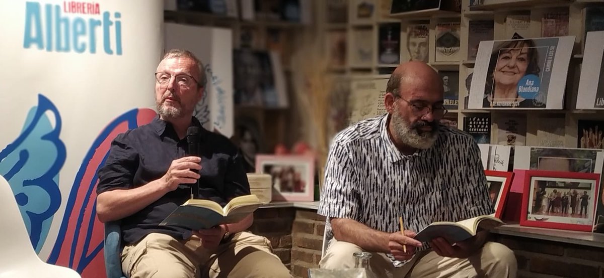 Jorge Camacho, autor de ‘Remolinos y remansos’ presentó su libro en la librería Alberti, de Madrid. El autor extremeño estuvo acompañado de César Rodríguez de Sepúlveda y firmó ejemplares de esta antología que puedes adquirir en tu librería de confianza.