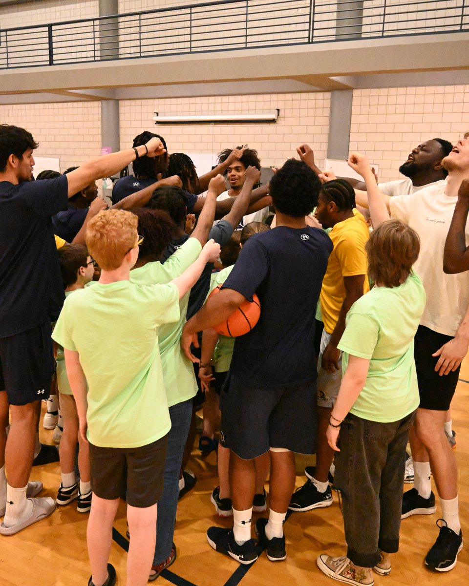 Following today's practice, we taught campers at <a href="/UNCG/">UNCG</a>'s DREAM Camp some 🏀 skills 
#letsgoG #BROTHERHOOD