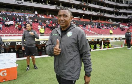 GMtvecuador's tweet photo. 🚨 ÚLTIMA HORA🚨

Juan Pechon León tendría nuevo equipo a dirigir y sería nada más que el club eléctrico ⚡️ 💙.

¿Bye Celico, Hola Pechon León?

#futbol #Ecuador https://t.co/fHUyhQe06L