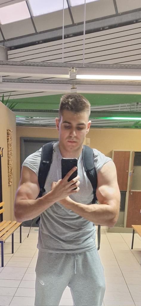 ByLolbobYT tweet media