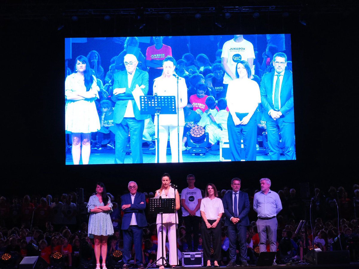 🎵 Concert "Juke Box – Les Voix des Hits" : 900 jeunes choristes sur la scène du Palais Nikaïa !

Ce soir, le Conservatoire départemental de musique des Alpes-Maritimes nous offre un moment exceptionnel : 900 jeunes choristes réunis autour des plus grandes voix de la chanson