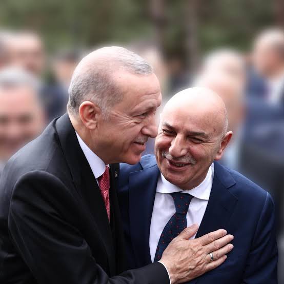 solcugazete60's tweet photo. AKP’nin Ankara Büyükşehir Belediye Başkanı adayı Turgut Altınok’un belediye başkanlığı dönemine ait ve yeni belediye yönetimince tespit edilen suç iddialarına ilişkin dosya savcılığa teslim edildi.

Dosyalar hakkında işlem yapmayan savcı, başsavcı vekilliğine terfi ettirildi.

(Tolga Şardan)