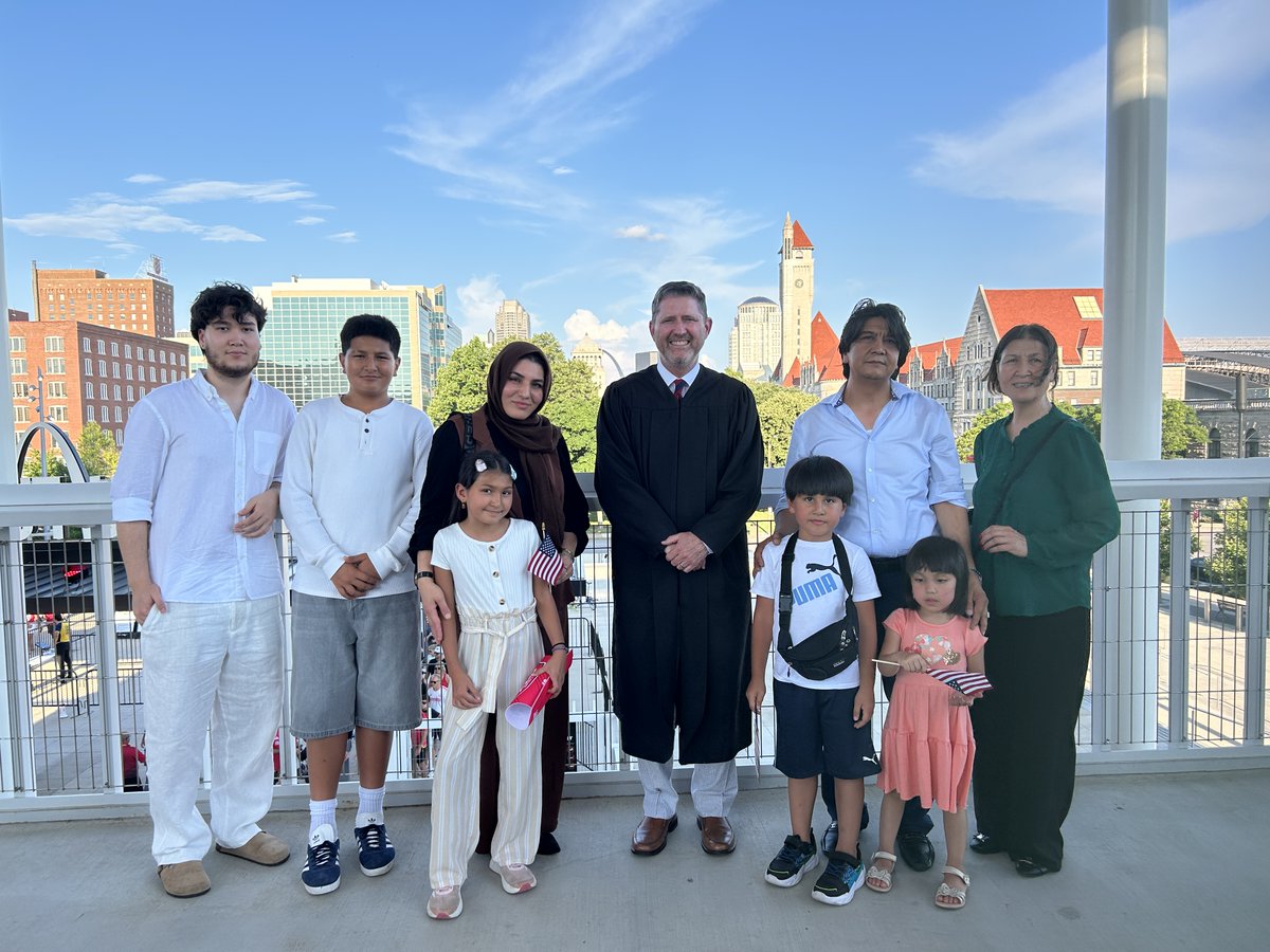 USCourtsMOED's tweet image. On Wed 6/25, U.S. Magistrate Judge Joseph Dueker welcomed 21 #NewUSCitizens from 18 countries at a special naturalization ceremony hosted by @stlCITYsc at @Energizer_Park. Among the new citizens was St. Louis CITY SC goalkeeper coach Alex Langer. Congratulations to all!