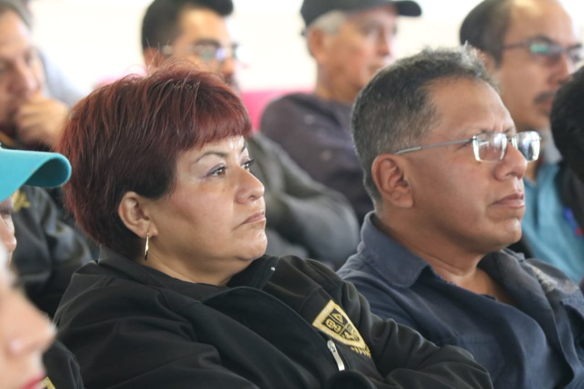 Personal administrativo y académico de la Universidad Politécnica de Pachuca participamos en la plática Ética en el servicio público, impartida por Juan Carlos López Gracia, quien resaltó la importancia de conducirse con transparencia, responsabilidad y compromiso.

#ValoresUPP