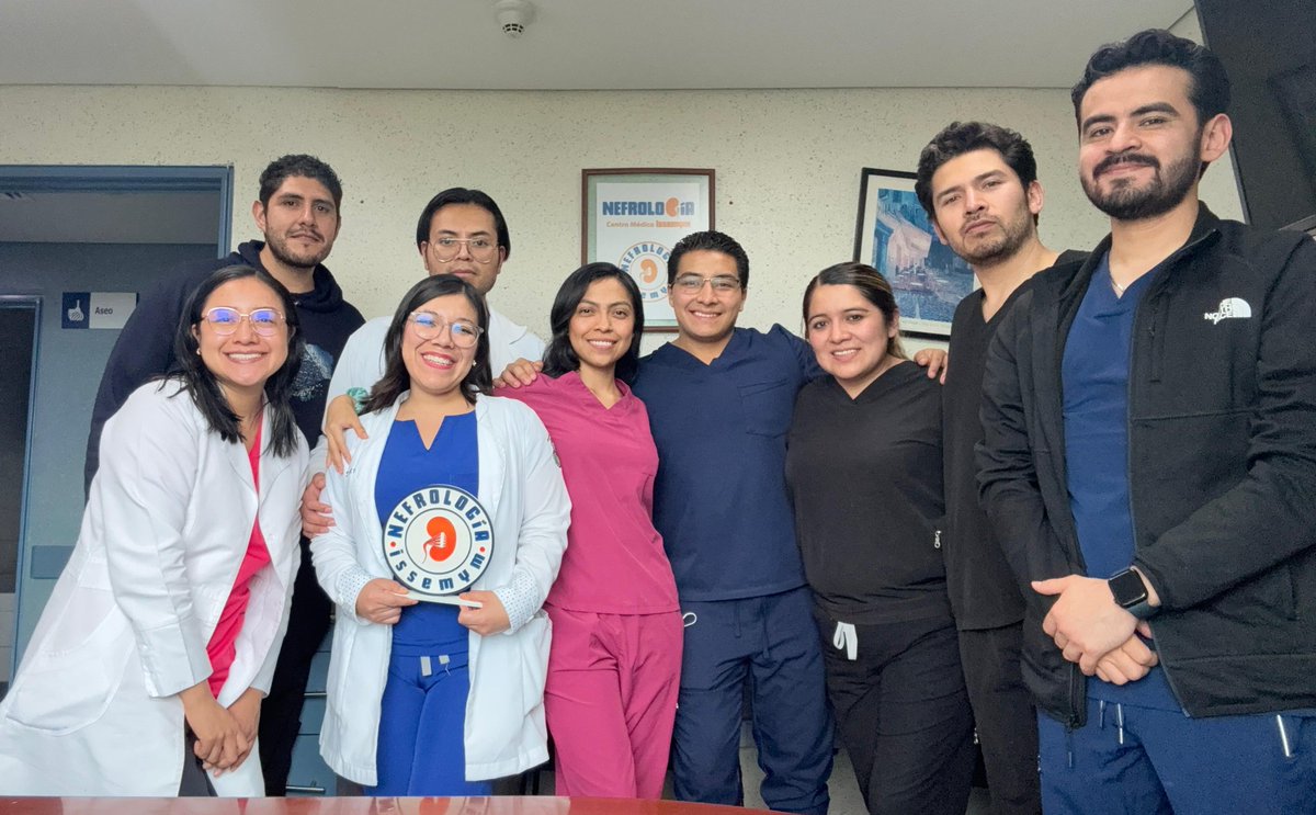 Hoy despedimos a los médicos rotantes de Medicina Interna que concluyen su estancia en Nefrología. Gracias por su compromiso con nuestros pacientes renales 💙🩺
#Nefrología #MedicinaInterna #FormaciónMédica