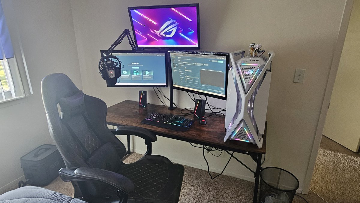 Slowberon's tweet image. Since I've moved into my new apartment, here's where I'll be streaming and doing my content creating! Hope y'all can come and watch my streams soon! 

#Twitch: twitch.tv/slowberon

#YouTube: youtube.com/@slowberon?si=…