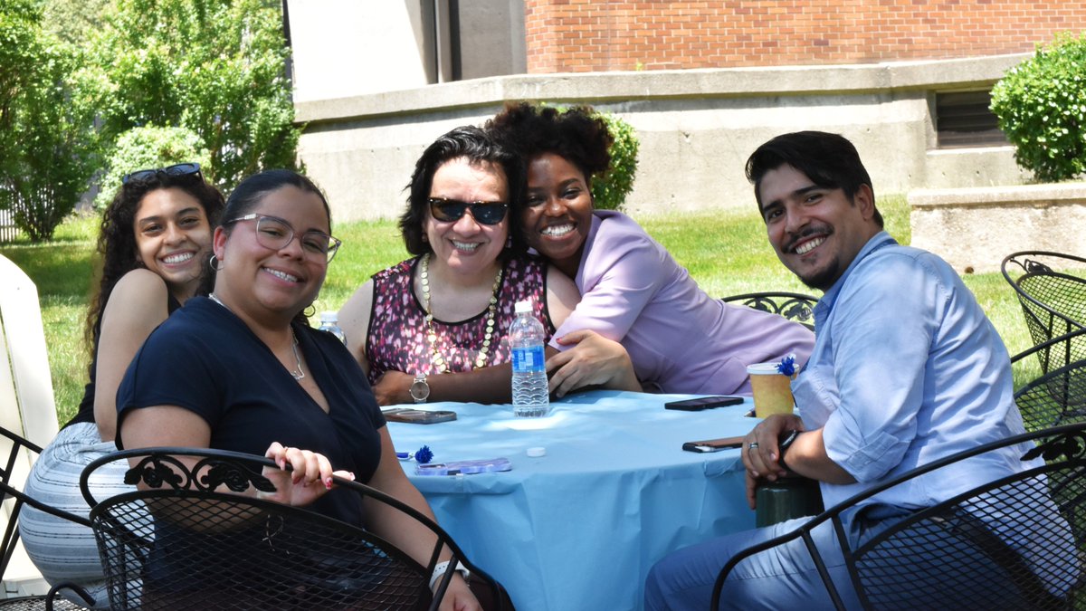 Wednesday’s scorching 96-degree temperatures couldn’t stop staff, faculty, and students from gathering for the annual Einstein Appreciation BBQ. Einstein leadership rolled up their sleeves at the Central Courtyard to serve up lunch to members of the community.