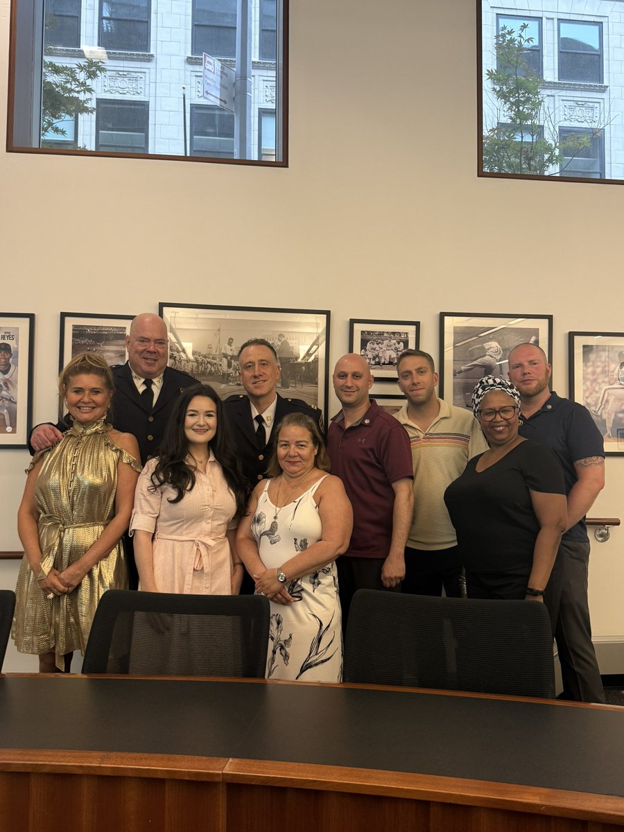 Yesterday's community council meeting was a huge success,with a great turnout! We were thrilled to recognize our outstanding officers for their exceptional service. It was also wonderful to have Chief McCarthy join us to extend his congratulations to these dedicated individuals🎉