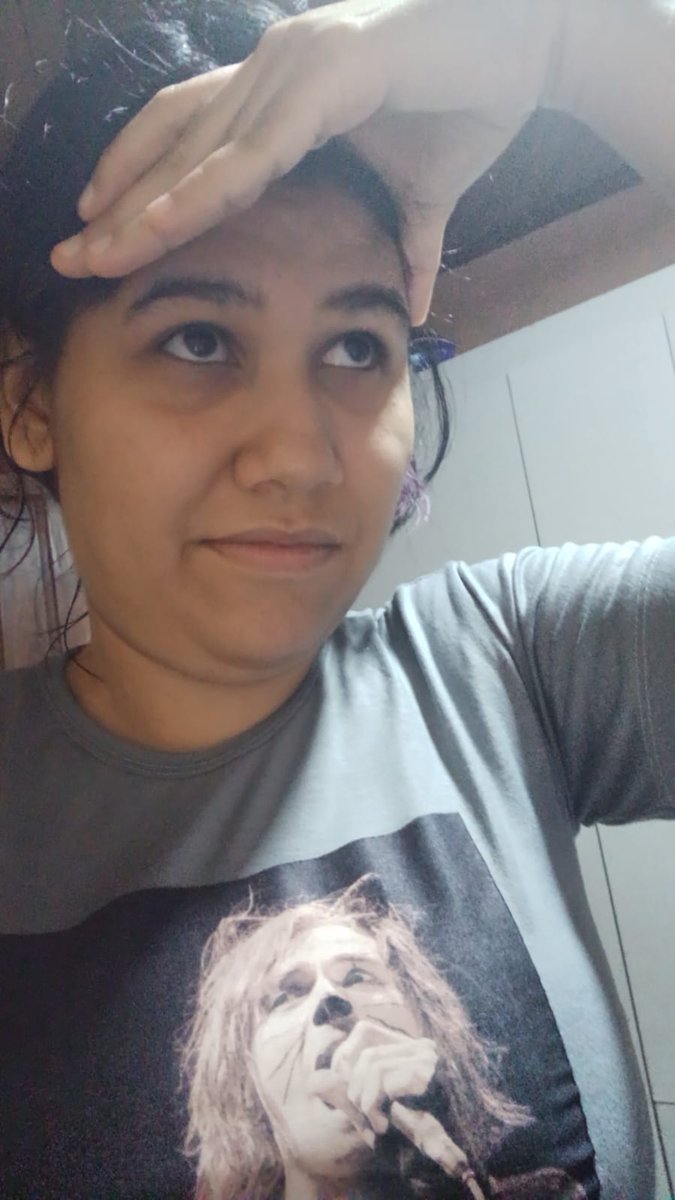 killjoyable's tweet image. 6 anos depois, formada e concursada, SURTO PORQUE VOU VER O MCR.