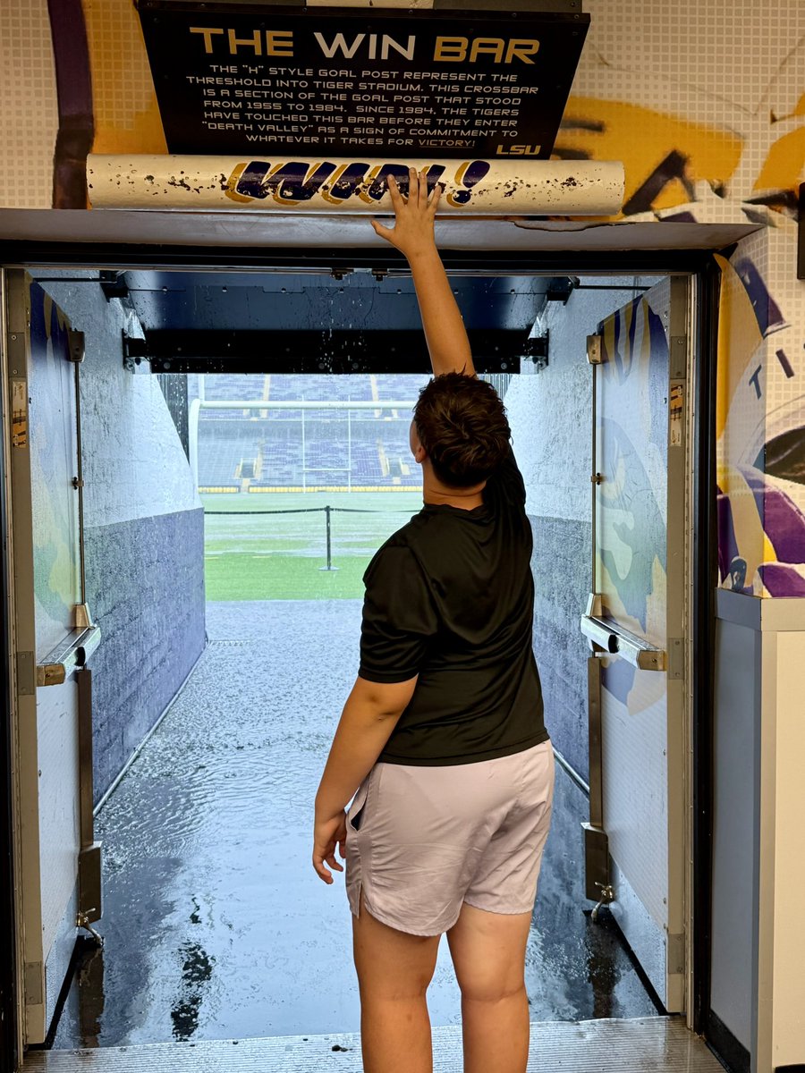 jaxward1208's tweet photo. On a date. Kind of nervous. 😬 
•
•
•
#lsu #lsutigers #geauxtigers #batonrouge #collegetour #batonrouge #tour https://t.co/7Arvvzw2Ug