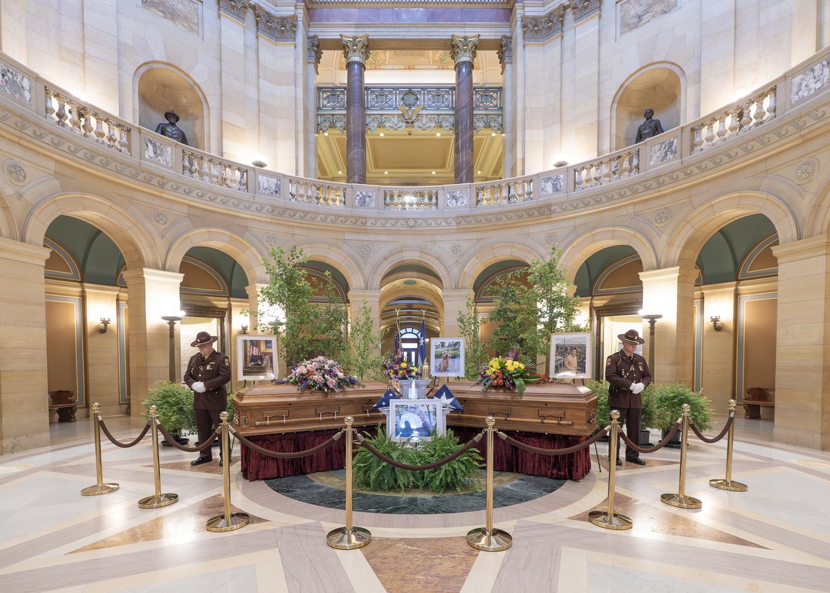 mnhouseDFL's tweet image. We are incredibly touched by the amount of people who are visiting the Capitol today to pay their respects to Melissa, Mark, and their Golden Retriever Gilbert. Tomorrow at 10:30am, Melissa and Mark will be laid to rest at a private funeral.