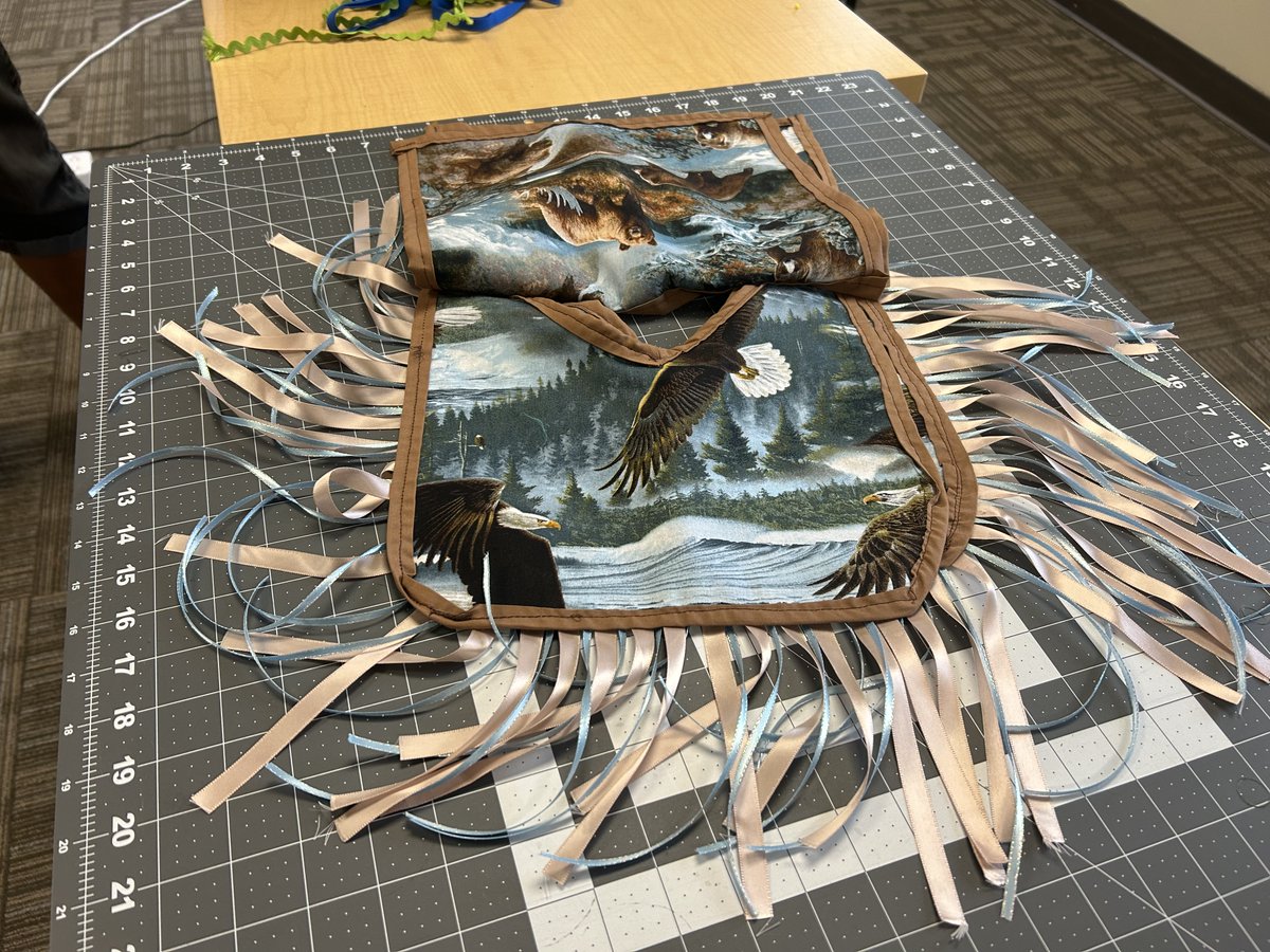 IHB_Minneapolis's tweet image. This week was pretty rainy. But that didn't stop us from sewing! ✂️
Join us next Wednesday, 1–3 PM at 2020 Minnehaha Avenue. No experience needed—just bring yourself.
#MyIHB #CulturalCrafting #SewingCircle #UrbanNativeArts