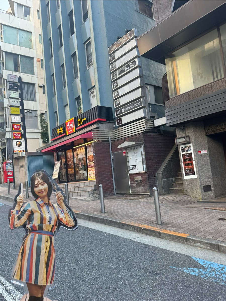 モンスターシアター六本木到着だよ、ブちゃん🇧🇷

#カニバさん