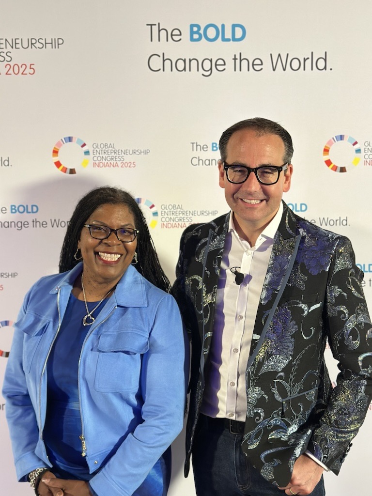 CaliforniaOSBA's tweet image. ๐ Even on vacation, Director Tara Lynn Gray is all about small biz.
Her latest From the Advocate column reflects on global entrepreneurship & CAโs leadership, with insights from @VictorHwang & Oli Barrett.
๐ Read here: ow.ly/APt850WhNbC