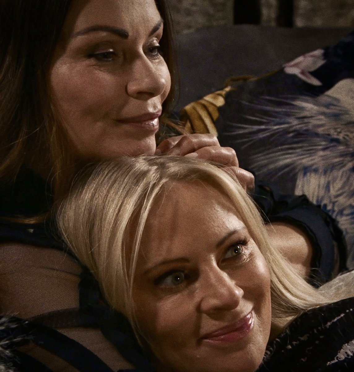 xwandawidowx's tweet photo. These two 🥹🩷 #swarla #corrie https://t.co/xkxawh1JWR