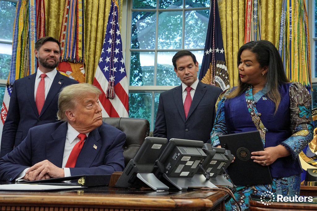 corinne_perkins's tweet image. President Donald Trump, Secretary of State Marco Rubio and Vice President JD Vance meet Democratic Republic of the Congo's Foreign Minister Therese Kayikwamba Wagner and Rwanda's Foreign Minister Olivier Nduhungirehe (not pictured) in the Oval Office. Photo by @kcedeno