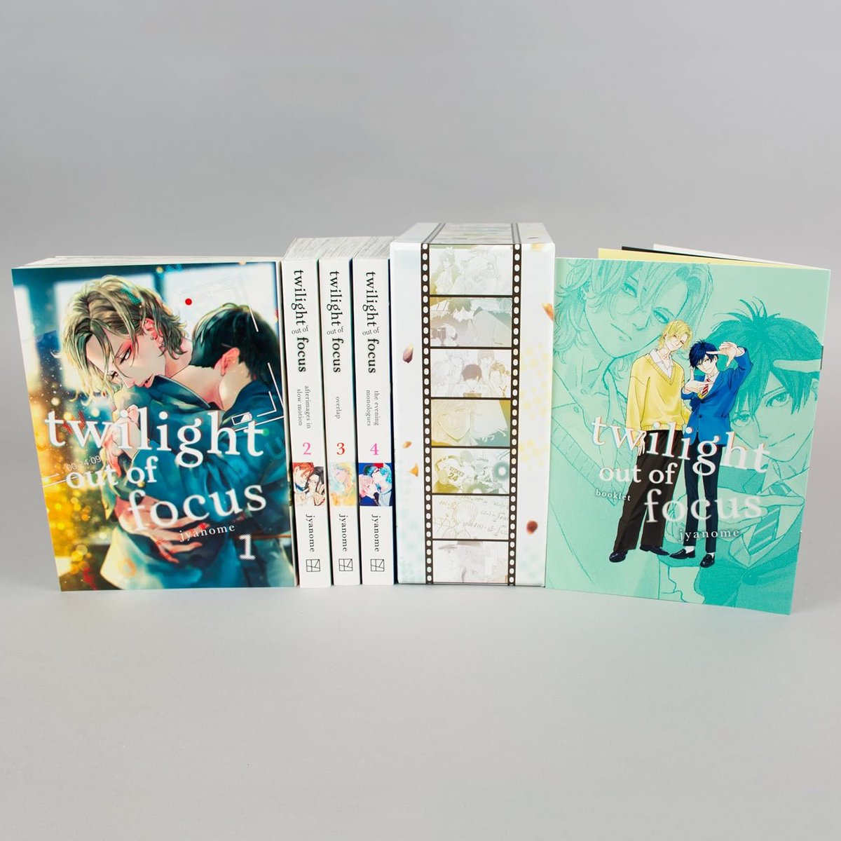 MangaAlerts's tweet image. 🎉Follower Friday Collab Giveaway🎉 

This week, I’ve team up with @KodanshaManga to bring y'all a Twilight Out of Focus Box Set Giveaway!

📽️To enter: Follow, Like, RT, &amp;amp; Comment your favorite movie!
📽️ Open to Everyone!🌎
📽️ Ends July 4th, 2025📆
