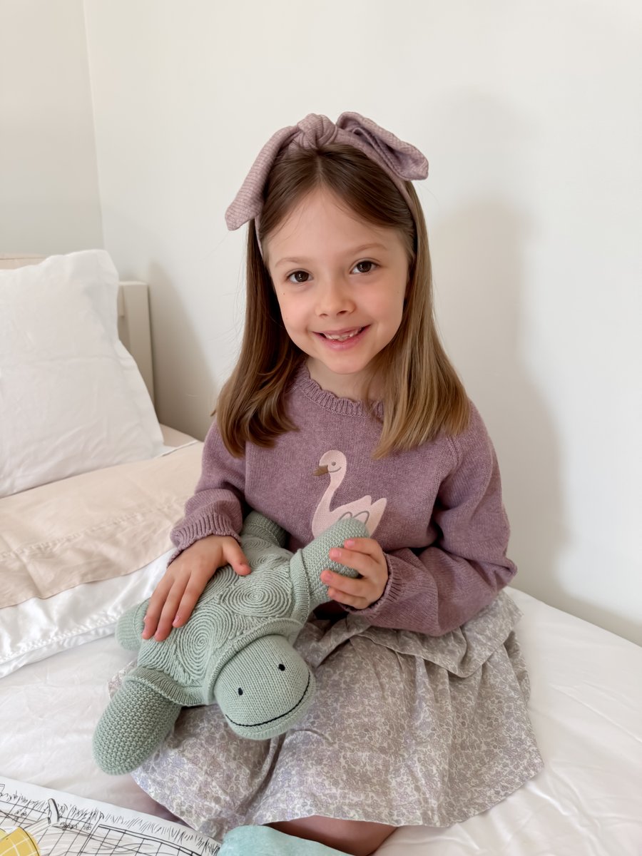 Now THESE are the smiles of two friends that sleep on certified organic comfort. ✨

Want more smiles? Shop our organic stuffed animals! naturepedic.com/stuffed-animals

#OrganicStuffedAnimals #CertifiedOrganic #KidsMattress #KidsRoomInspo #KidsRoomDecor #RoomDecor