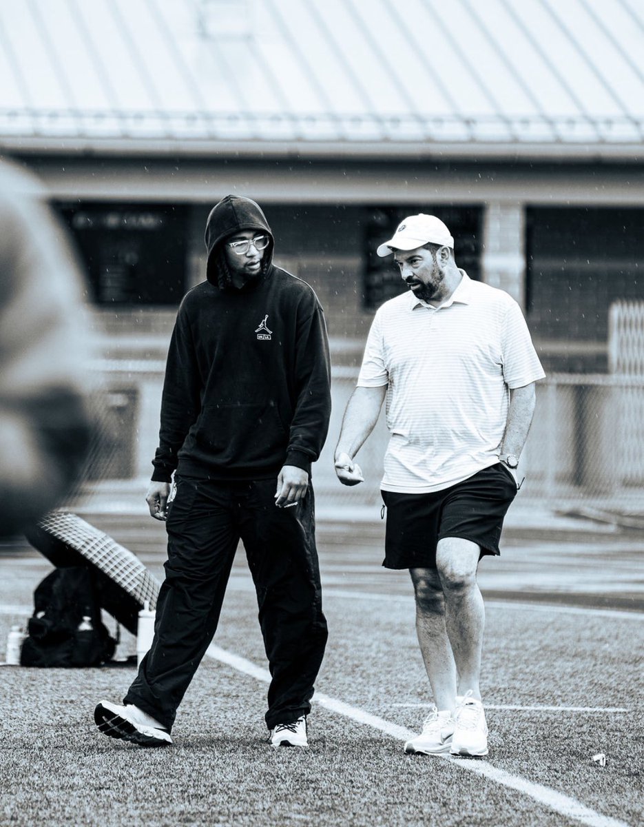 AdamKing10TV's tweet image. Such a special day at Pickerington North.
Both CJ Stroud and Ryan Day came out for their 7 on 7 camp.
A ton of teams in the area took part big the event.
Really cool to see Stroud coming back to Columbus to give back.
Photo credit: Nate Hillerich and JayFectsPhotography