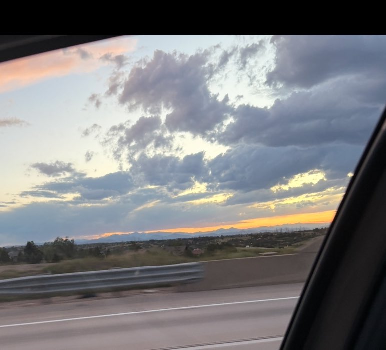 MsKriNT's tweet photo. On the way to the USWNT game, four State skylines ..Texas, Oklahoma,  Colorado &amp; New Mexico phone grabs ❤️ https://t.co/HQEoLAzGxg