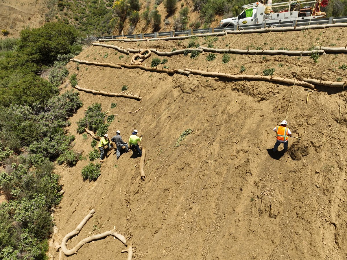 🚧STATE ROUTE 33 NORTH of OJAI🌲
 Hwy-33 in Los Padres National Forest has three emergency construction zones with one-lane alternating traffic control between postmiles 25.3 (Rose Valley Road) &amp; 45.6 (north of Cuyama Badlands Vista Point).  #Hwy33