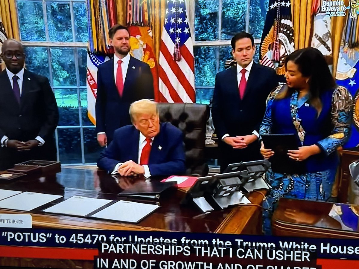 KWAJIKI ✌️✌️✌️🇨🇩🇨🇩🇨🇩

En direct de la Maison Blanche, USA.

Et Donald TRUMP scellant l’aventure de KAGAME conçue par Bill Clinton en 1996.

Merci YA TSHITSHI de nous avoir légué FATSHI, le Josué ayant achevé la mission de Moïse vers la terre promise.